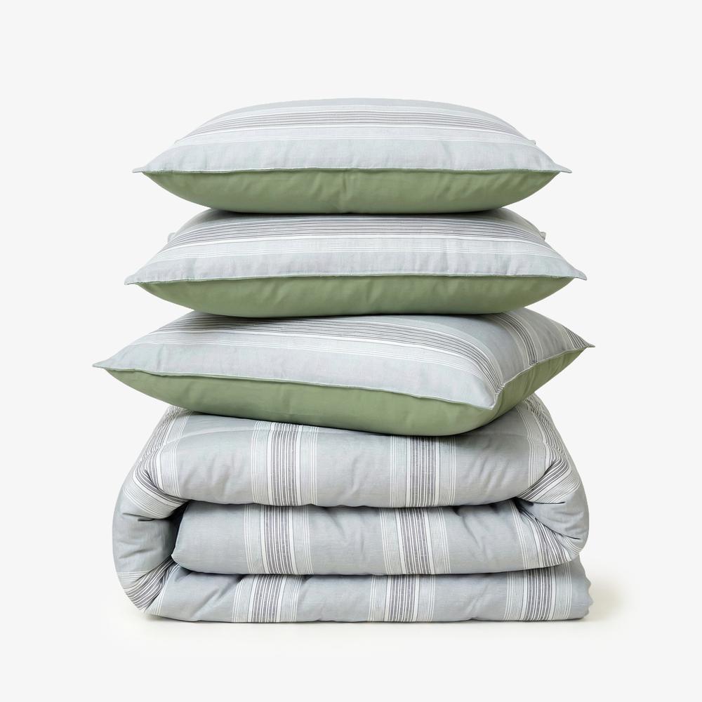Premium AC Comforter With 2 Pillow Cases and 1 Breakfast Pillow