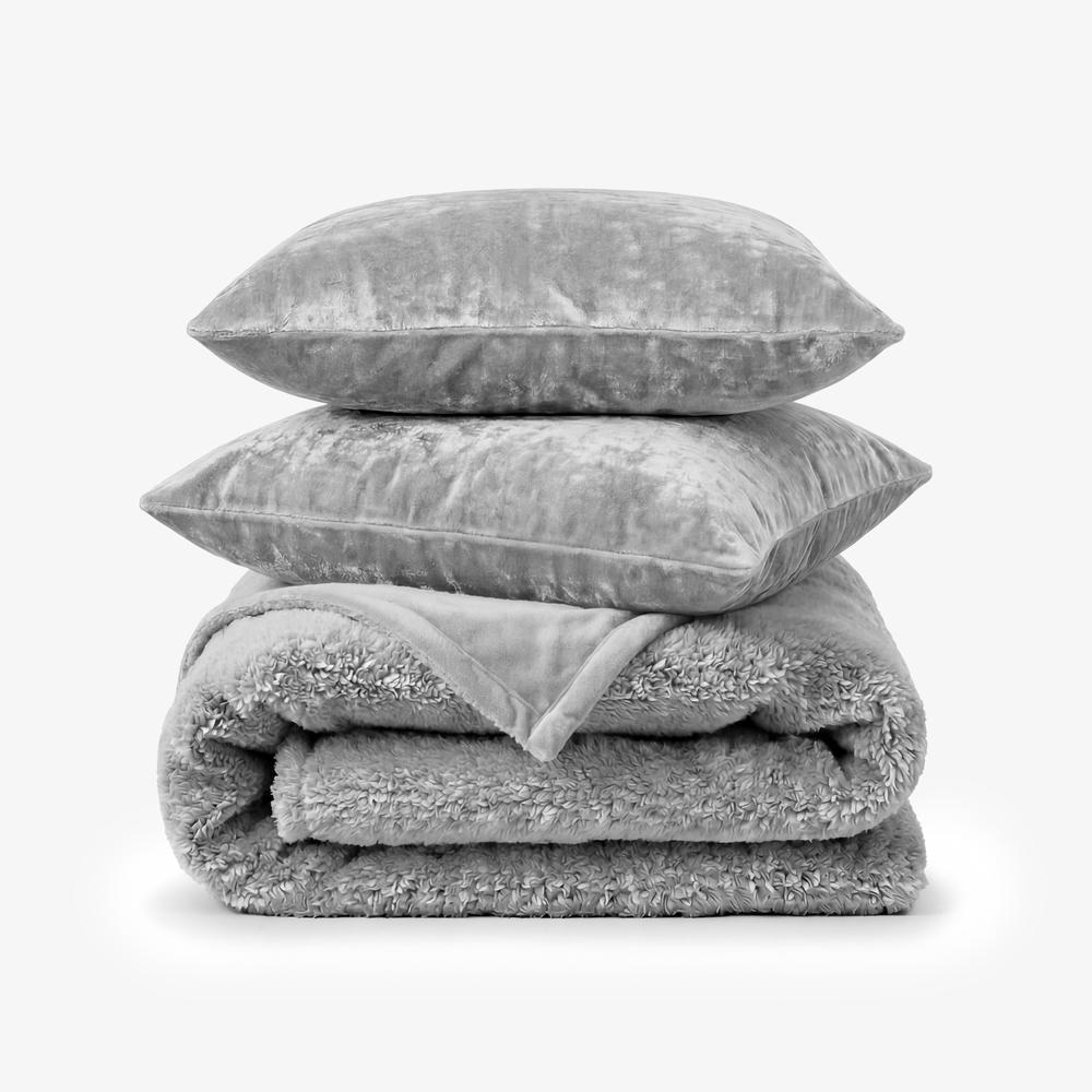 Premium California King Size Reversible Quilt With 2 pillowcases and 1 Breakfast Cushion cover