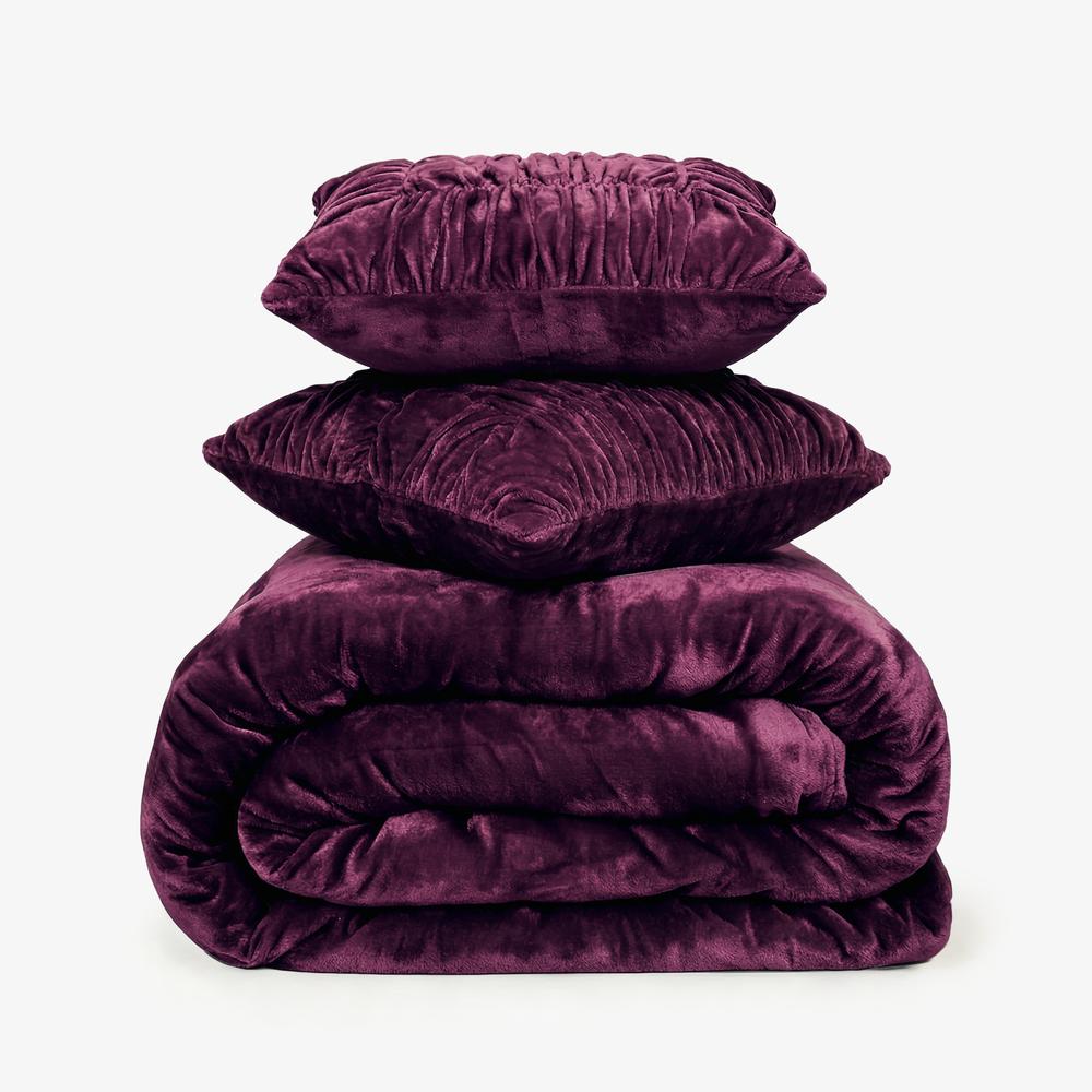Premium California King Size Reversible Quilt With 2 pillowcases and 1 Breakfast Cushion cover