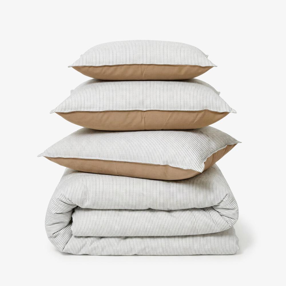 Premium California King Size Reversible Quilt With 2 pillowcases and 1 Breakfast Cushion cover (Limited edition)
